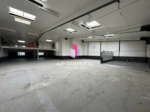 Light Industrial in Ecquevilly to rent Building Photo- Image 2 of 4
