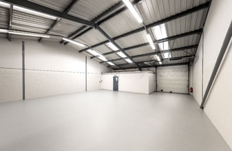 878 Plymouth Rd, Slough to rent Interior Photo- Image 1 of 2