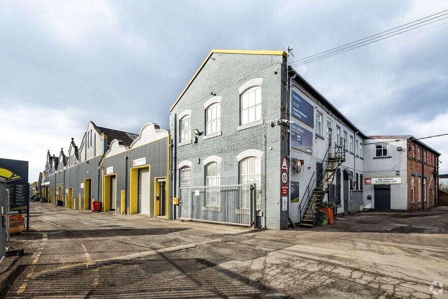 Kayley, Ashton-Under-Lyne to rent - Building Photo - Image 2 of 25