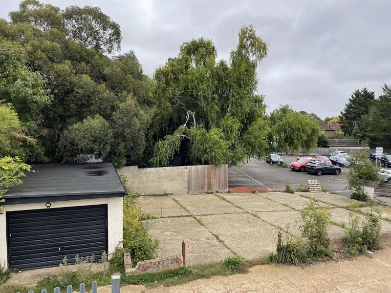 196 Kingston Rd, Epsom for sale Primary Photo- Image 1 of 2