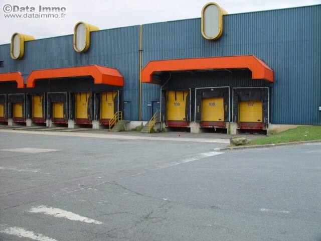 Industrial in Compans to rent Building Photo- Image 1 of 23