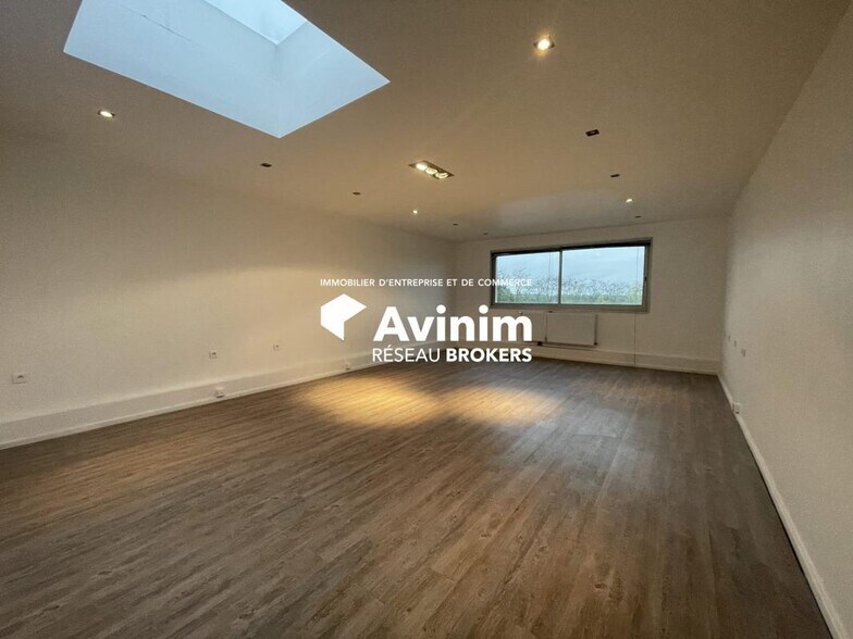 Retail in Gometz-la-Ville to rent - Interior Photo - Image 2 of 17