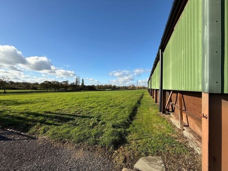 Beech Hill Rd, Reading to rent - Building Photo - Image 3 of 3