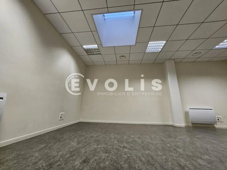 Office in Montrouge to rent - Interior Photo - Image 3 of 36