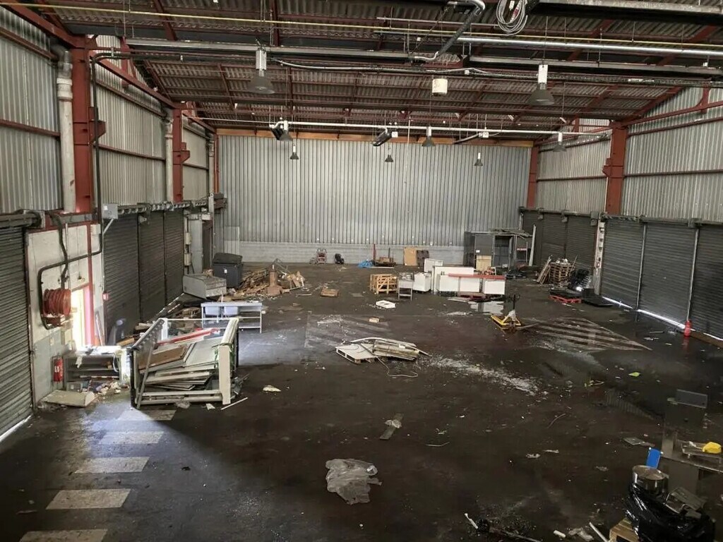 Location Entrepôt 800 m² - Photo 1