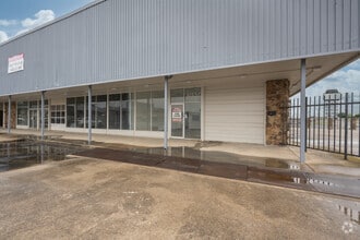 8101-8155 W Camp Bowie Blvd, Fort Worth, TX to rent Building Photo- Image 2 of 6