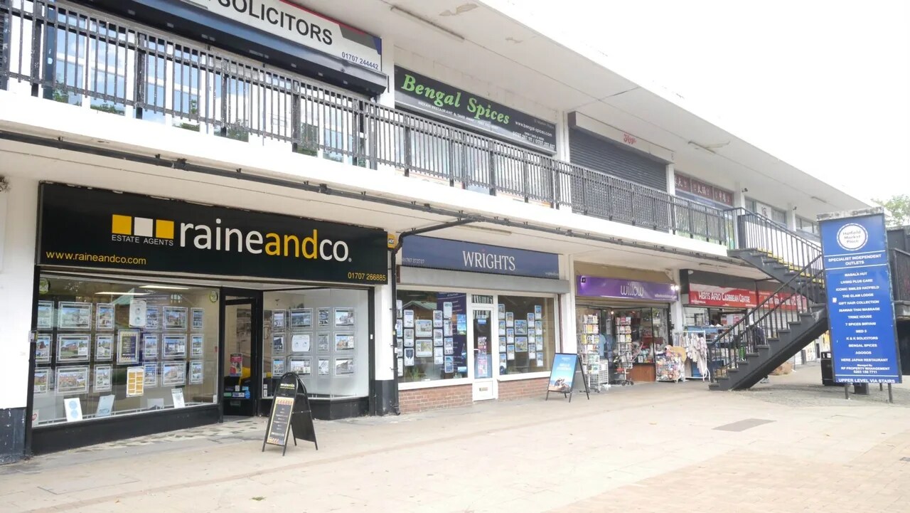 Market Pl, Hatfield to rent Building Photo- Image 1 of 1