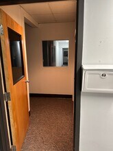 5450 Wansford Way, Rockford, IL to rent Interior Photo- Image 1 of 7