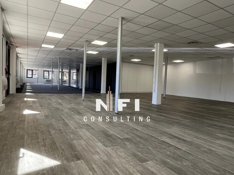 Office in Valbonne to rent - Building Photo - Image 3 of 6