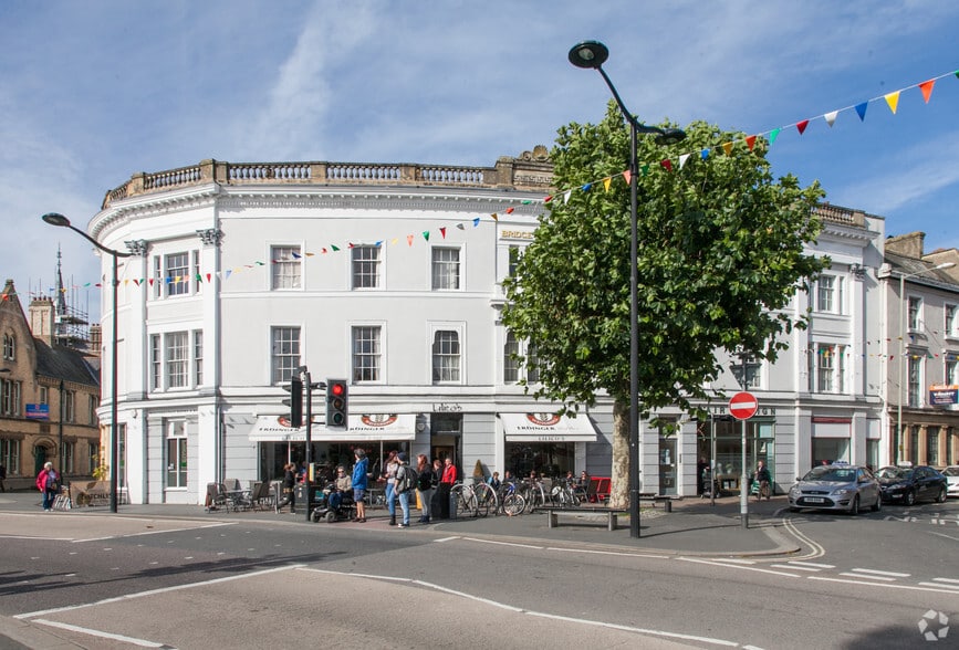 The Square, Barnstaple for rent - Building Photo - Image 2 of 6