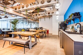 40 Princes St, Edinburgh to rent Interior Photo- Image 2 of 8