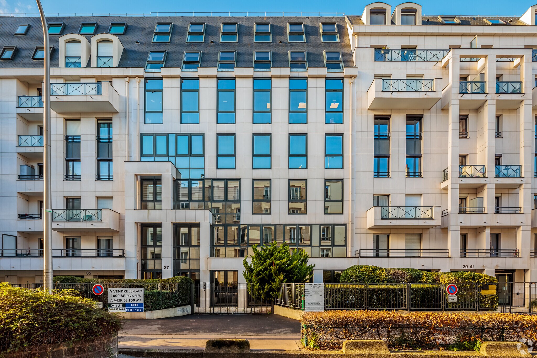 37 Rue Adam Ledoux, Courbevoie for sale Primary Photo- Image 1 of 7