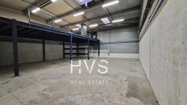 Location Local d'activités 310 m²