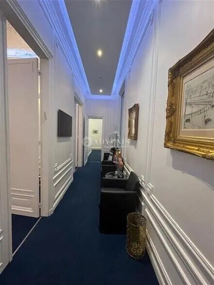 Build-to-Rent in Paris for sale - Interior Photo - Image 2 of 11