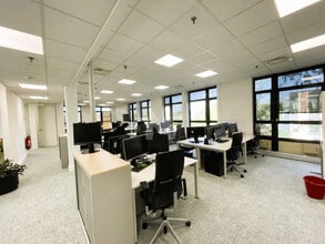 Office in Évry-Courcouronnes to rent Interior Photo- Image 2 of 6