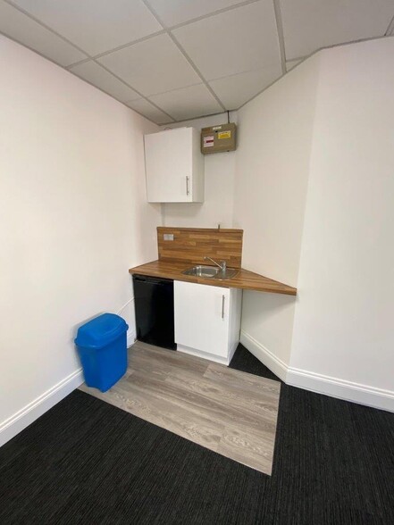 Lambton Rd, London for sale - Interior Photo - Image 2 of 4