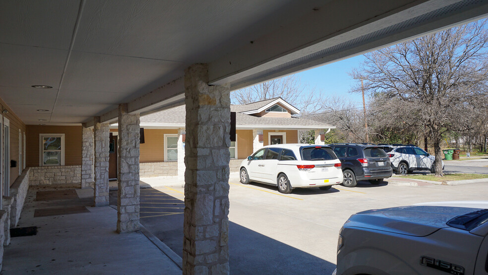 306 E Main St, Round Rock, TX for rent - Building Photo - Image 2 of 7