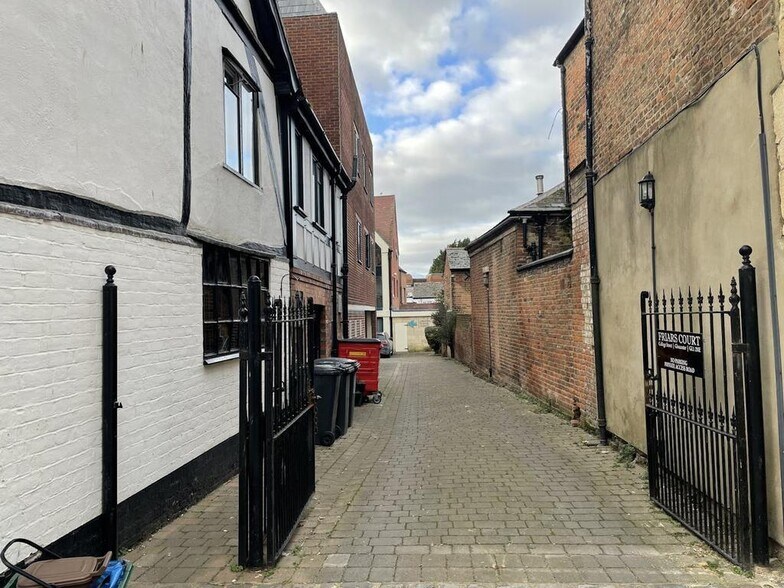 College St, Gloucester to rent - Building Photo - Image 2 of 3