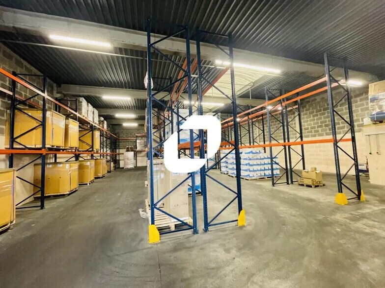 Light Industrial in Noisy-le-Grand to rent - Interior Photo - Image 2 of 4