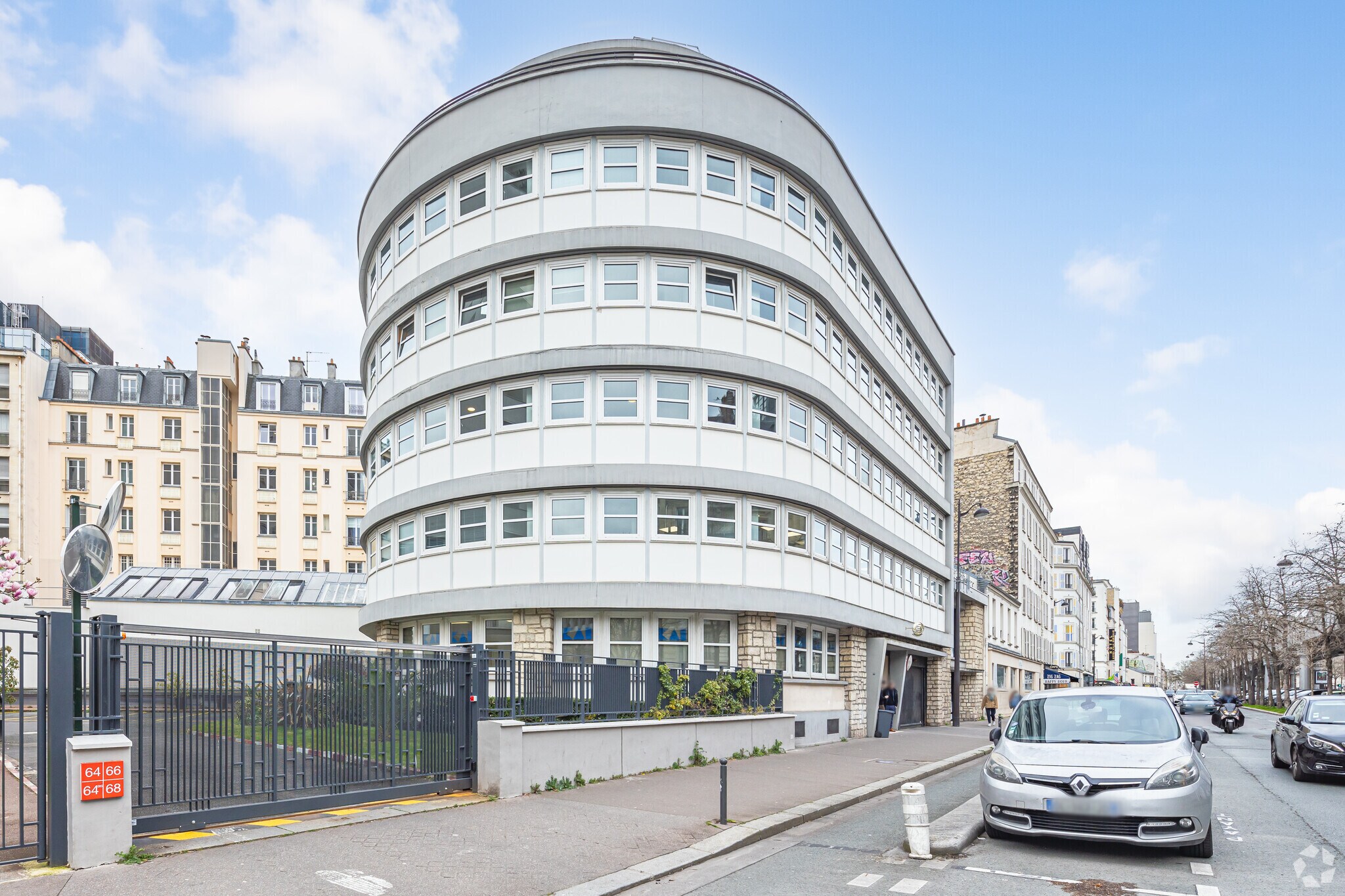 Retail in Paris to rent Primary Photo- Image 1 of 5