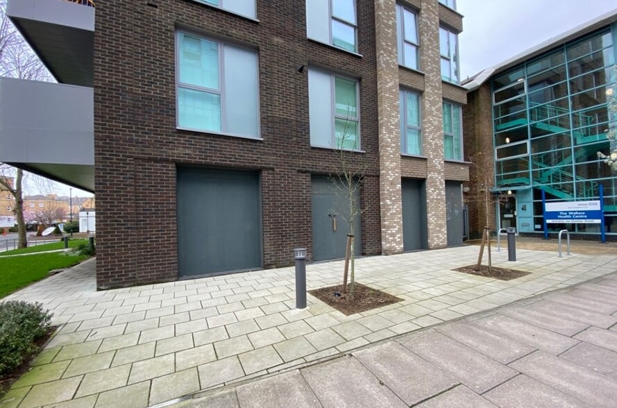 161 Creek Rd, London to rent - Building Photo - Image 3 of 3