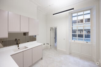 49 Queen Sq, Bristol to rent Interior Photo- Image 2 of 8