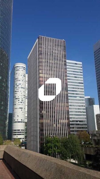 Office in Puteaux to rent - Building Photo - Image 1 of 9
