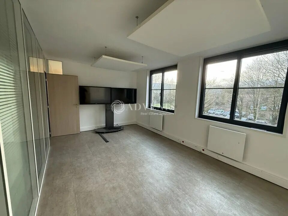 Location Bureaux 126 m² - Photo 1