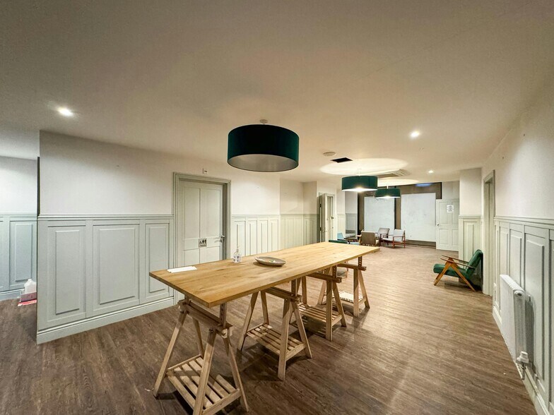 199-201 High St, London to rent - Interior Photo - Image 2 of 8