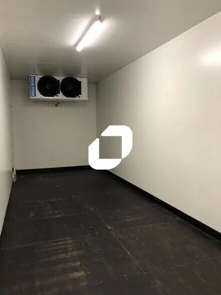 Light Industrial in Gennevilliers to rent - Interior Photo - Image 3 of 6