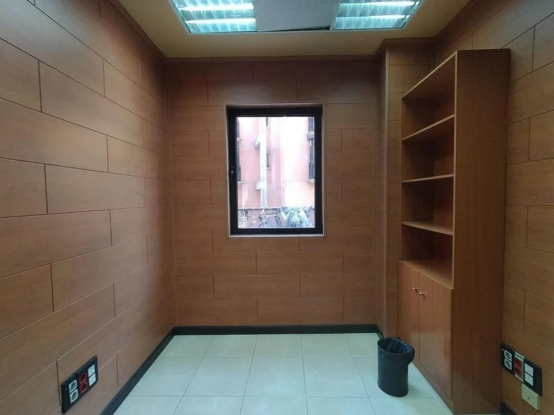 Madrid, MAD 28005 - Unit Puerta 03, Esc. 2 - - Interior Photo - Image 2 of 11