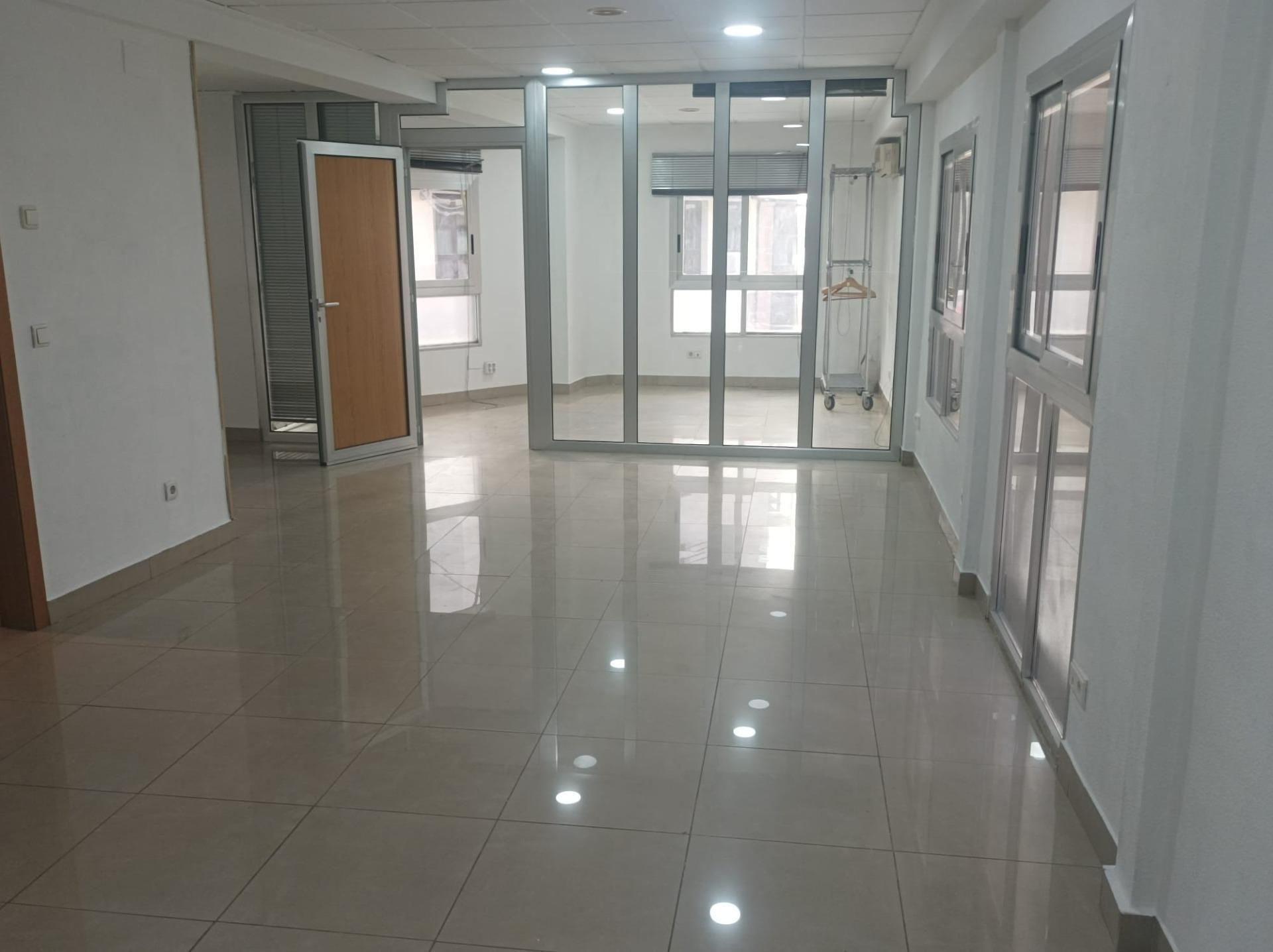 Office in Elche to rent Interior Photo- Image 1 of 7