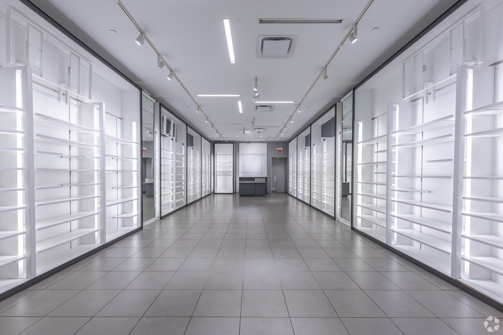 100 Greyrock Pl, Stamford, CT to rent Interior Photo- Image 1 of 5