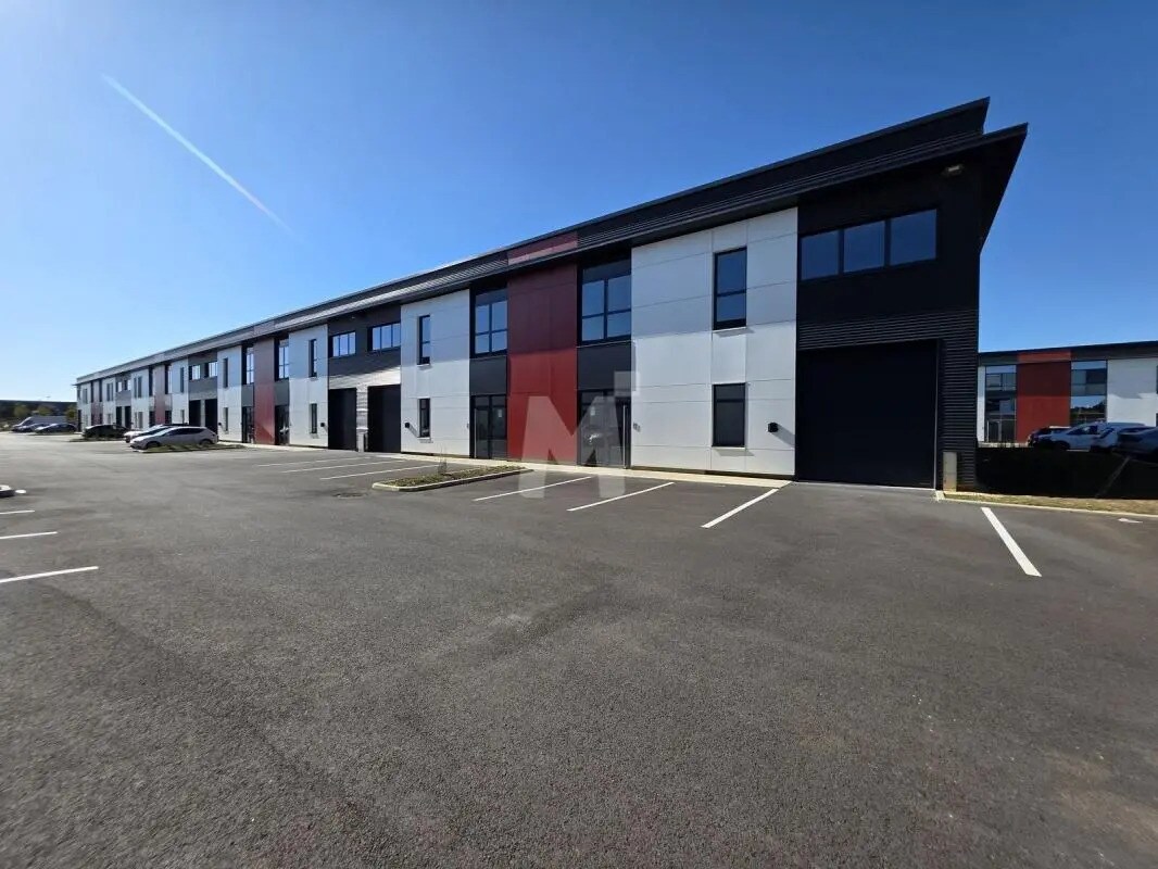 Light Industrial in Lieusaint for sale Building Photo- Image 1 of 10