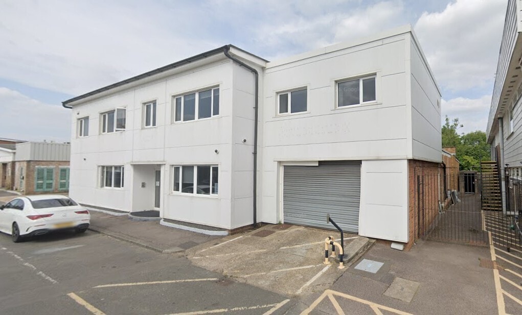 25-28 Station Clos, Potters Bar for sale Building Photo- Image 1 of 8