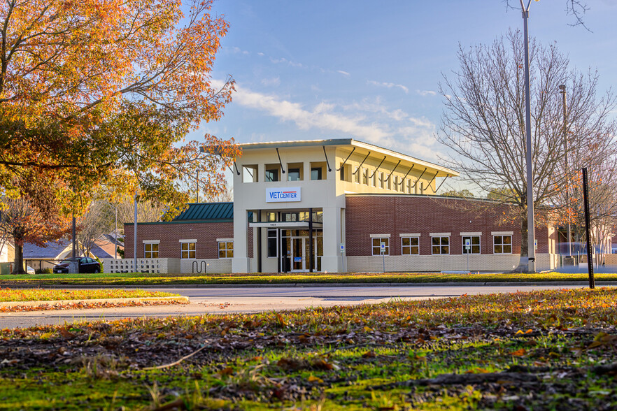 5423 S Sherwood Forest Blvd, Baton Rouge, LA for sale - Building Photo - Image 1 of 1