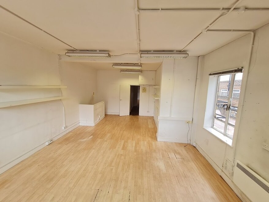 42 Upper Richmond Rd W, London to rent Interior Photo- Image 1 of 3