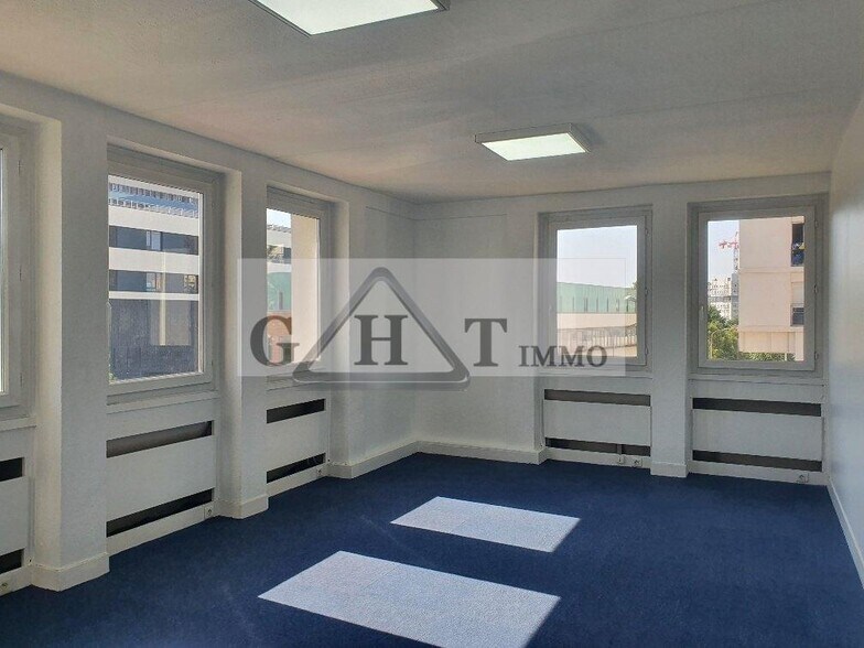 Office in Créteil to rent - Interior Photo - Image 3 of 4