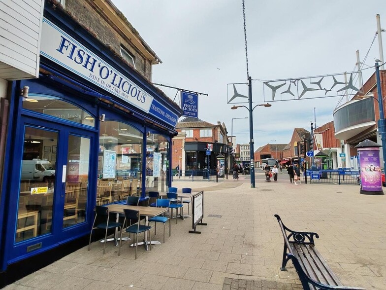 113 Regent Rd, Great Yarmouth to rent - Building Photo - Image 2 of 2