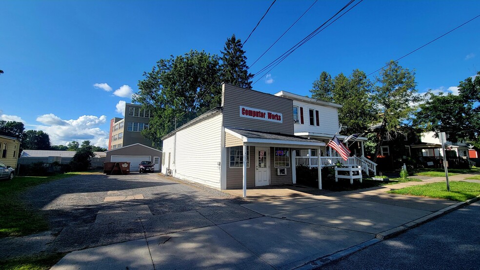 402 Lenox Ave, Oneida, NY for sale - Primary Photo - Image 1 of 2