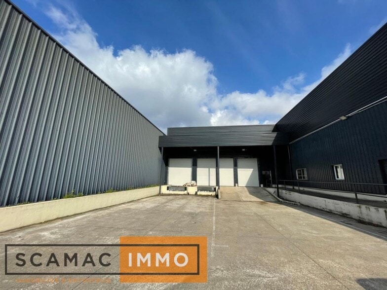 Industrial in Combs-la-Ville to rent - Building Photo - Image 2 of 9