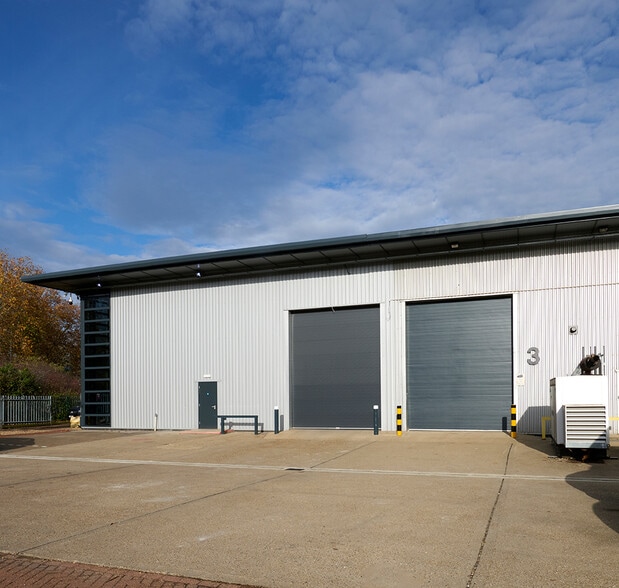 Unit 4 Datapoint, London to rent - Building Photo - Image 2 of 12