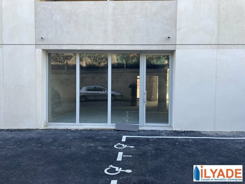 Office in Marseille for sale - Building Photo - Image 3 of 10