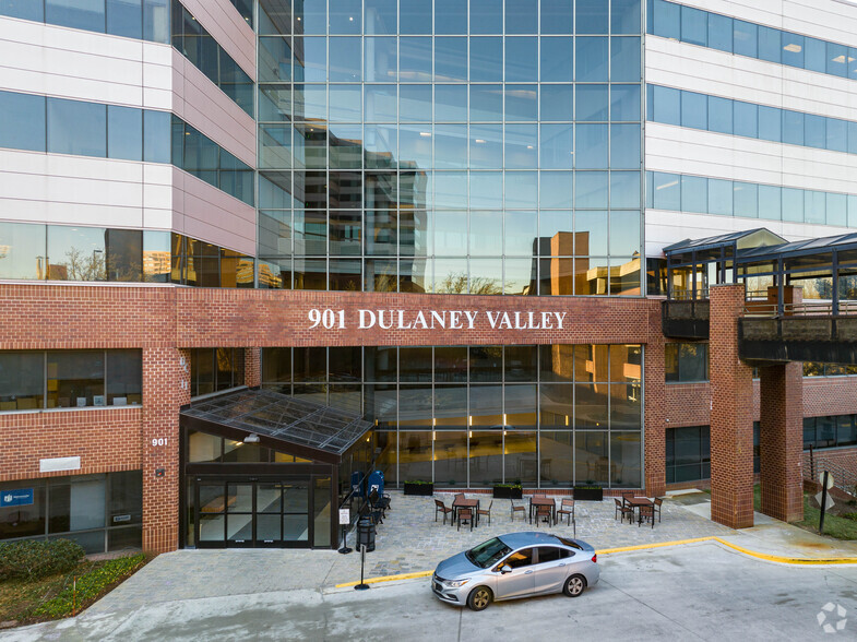 901 Dulaney Valley Rd, Towson, MD for rent - Building Photo - Image 2 of 9