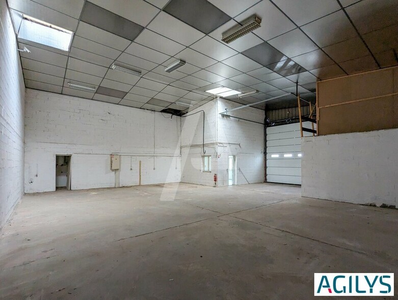 Light Industrial in Saint-Michel-sur-Orge to rent - Building Photo - Image 2 of 9