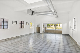 207 S Fair Oaks Ave, Pasadena, CA for rent Interior Photo- Image 1 of 1