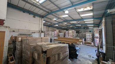 Off School Ln, Eastleigh to rent Interior Photo- Image 1 of 2