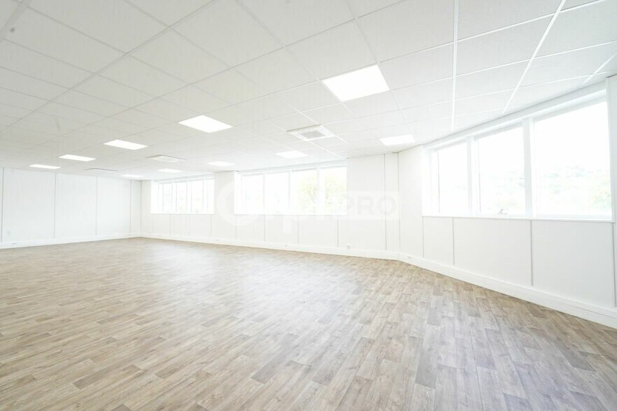 Office in Saint-Genis-Laval to rent - Interior Photo - Image 3 of 6