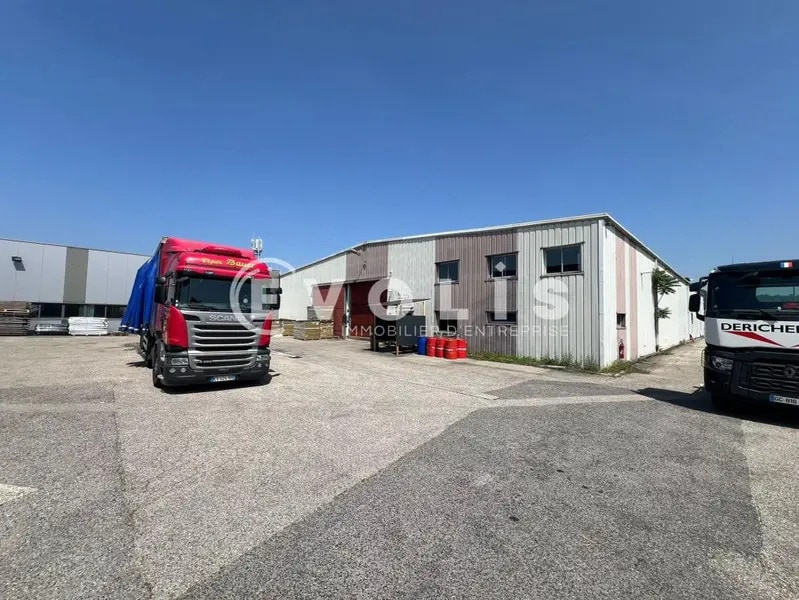 Light Industrial in Brignais to rent Building Photo- Image 1 of 14