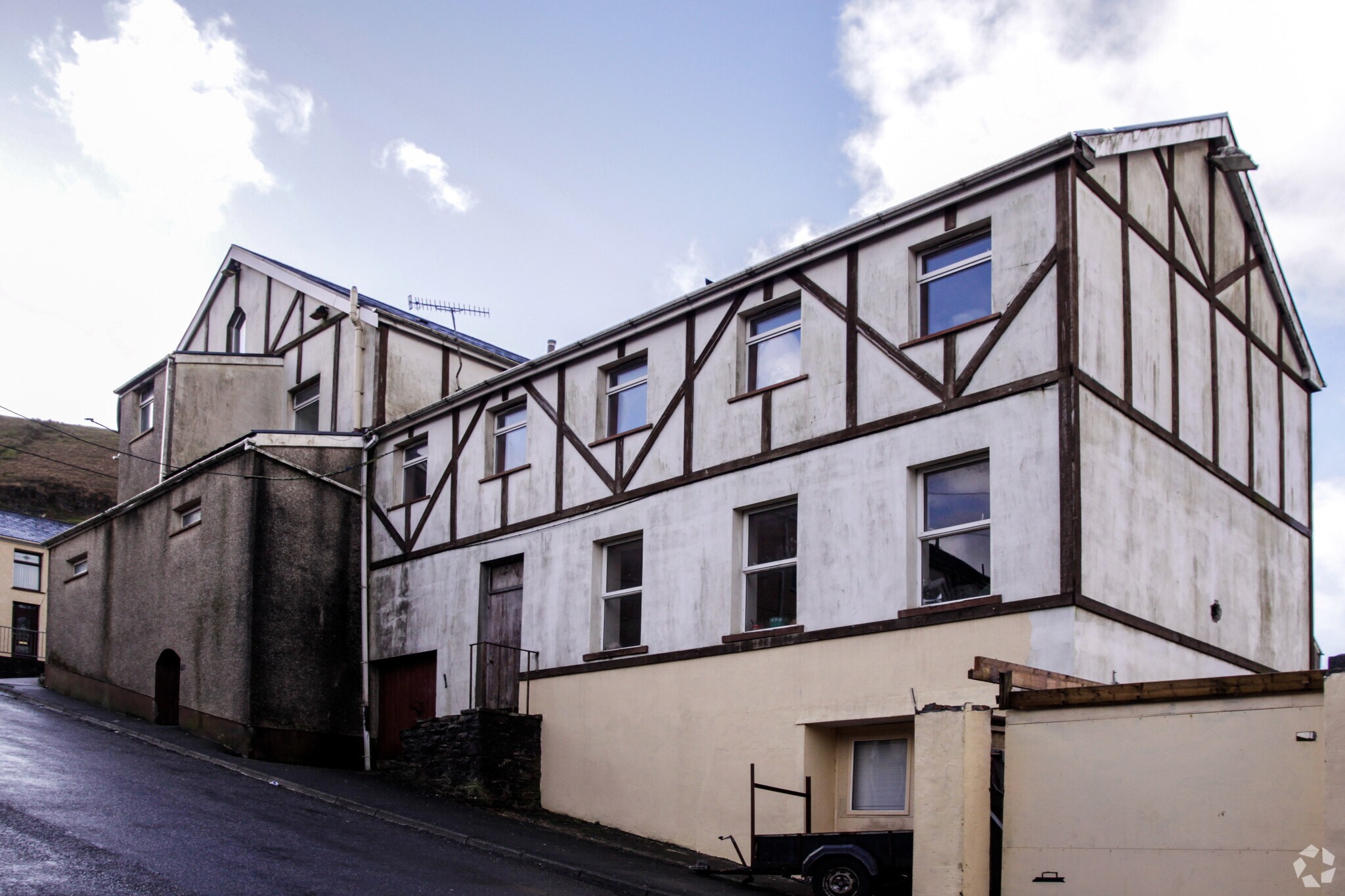 2-4 Station Rd, Port Talbot for sale Primary Photo- Image 1 of 1